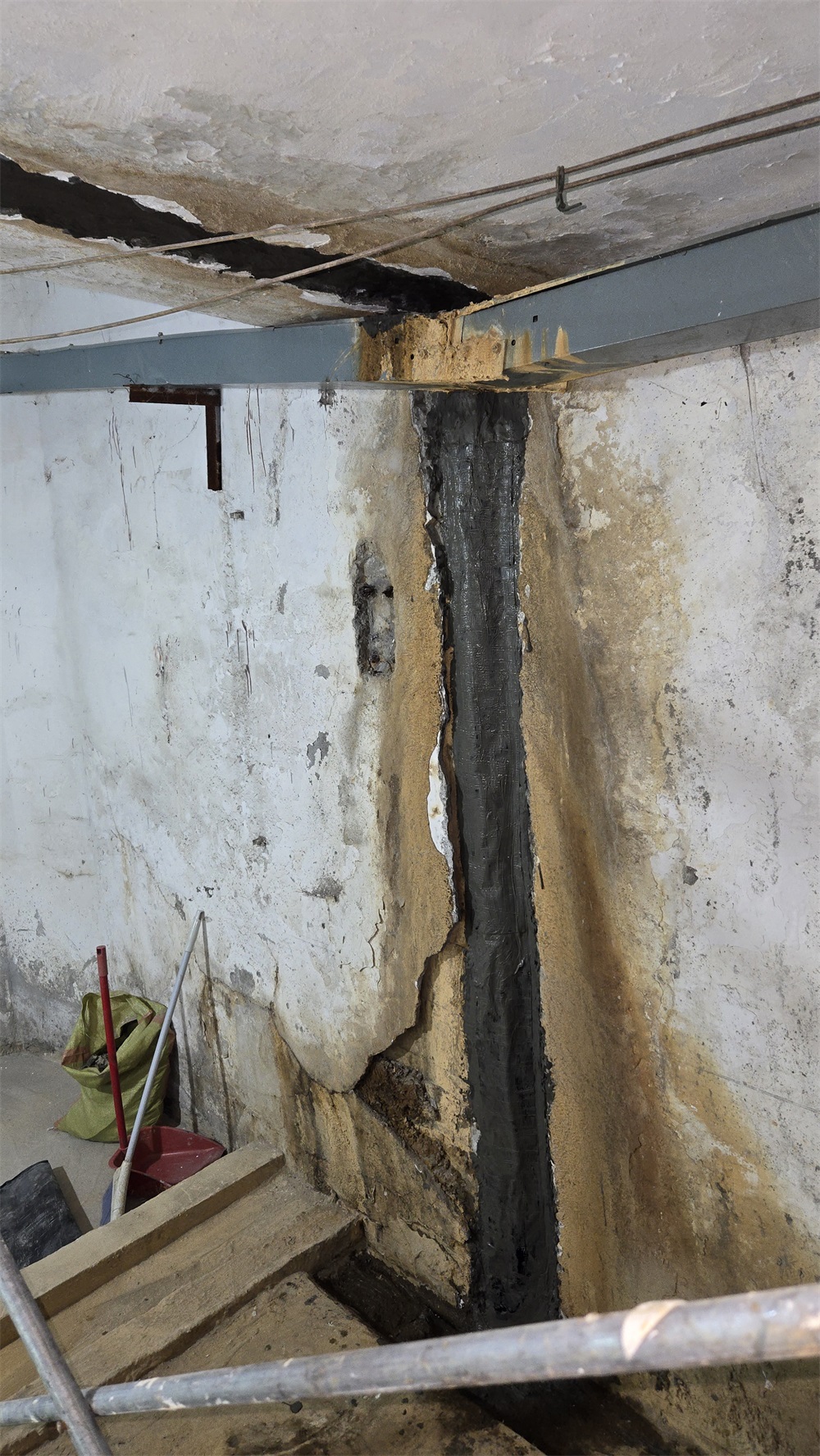 地下室廊道裂缝漏水维修