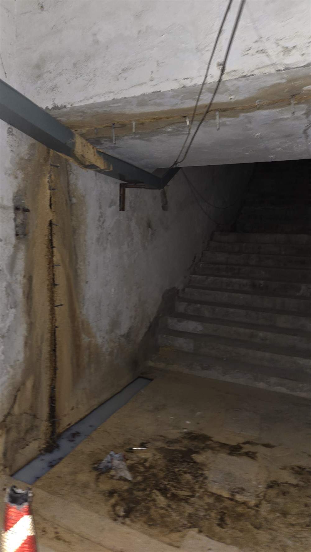 地下室廊道裂缝漏水维修