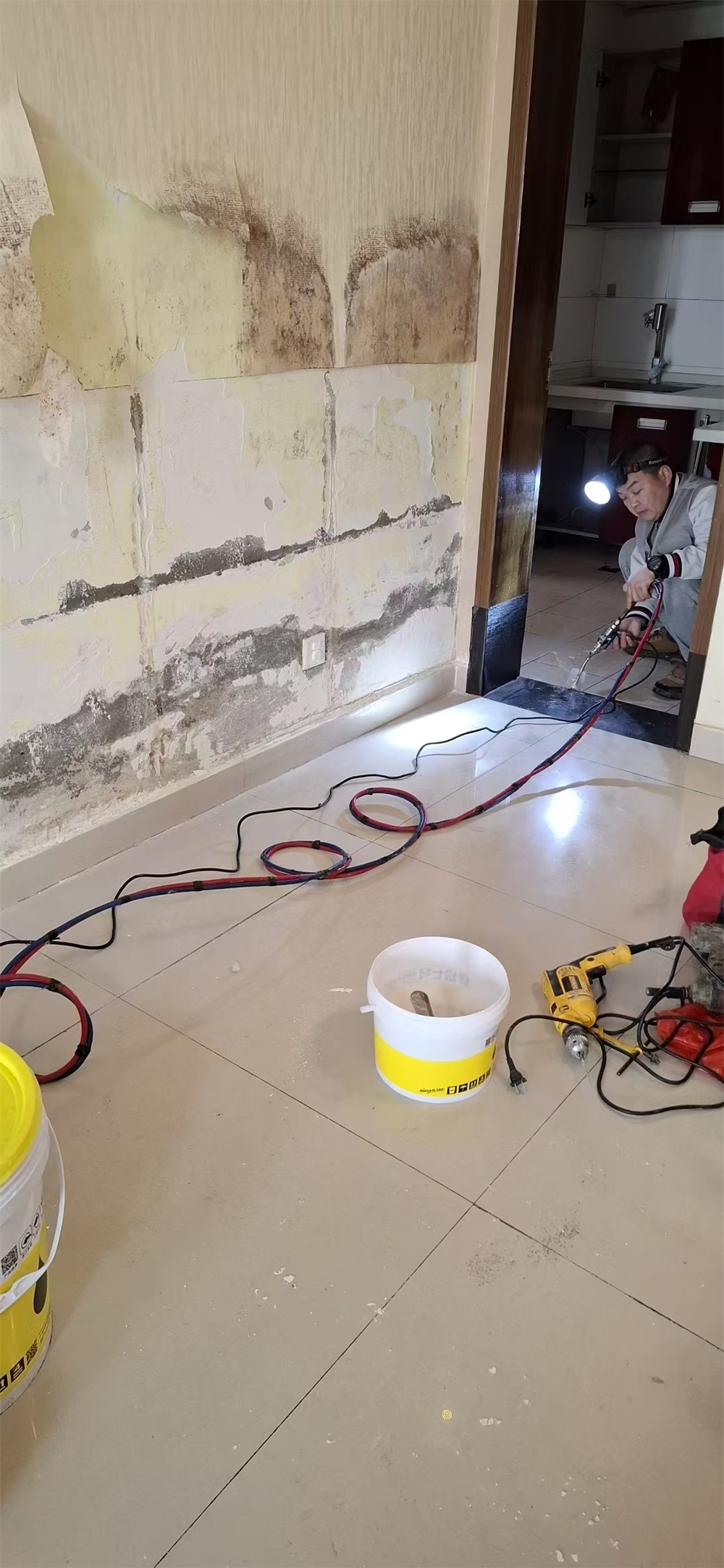 卫生间门口渗水微创维修