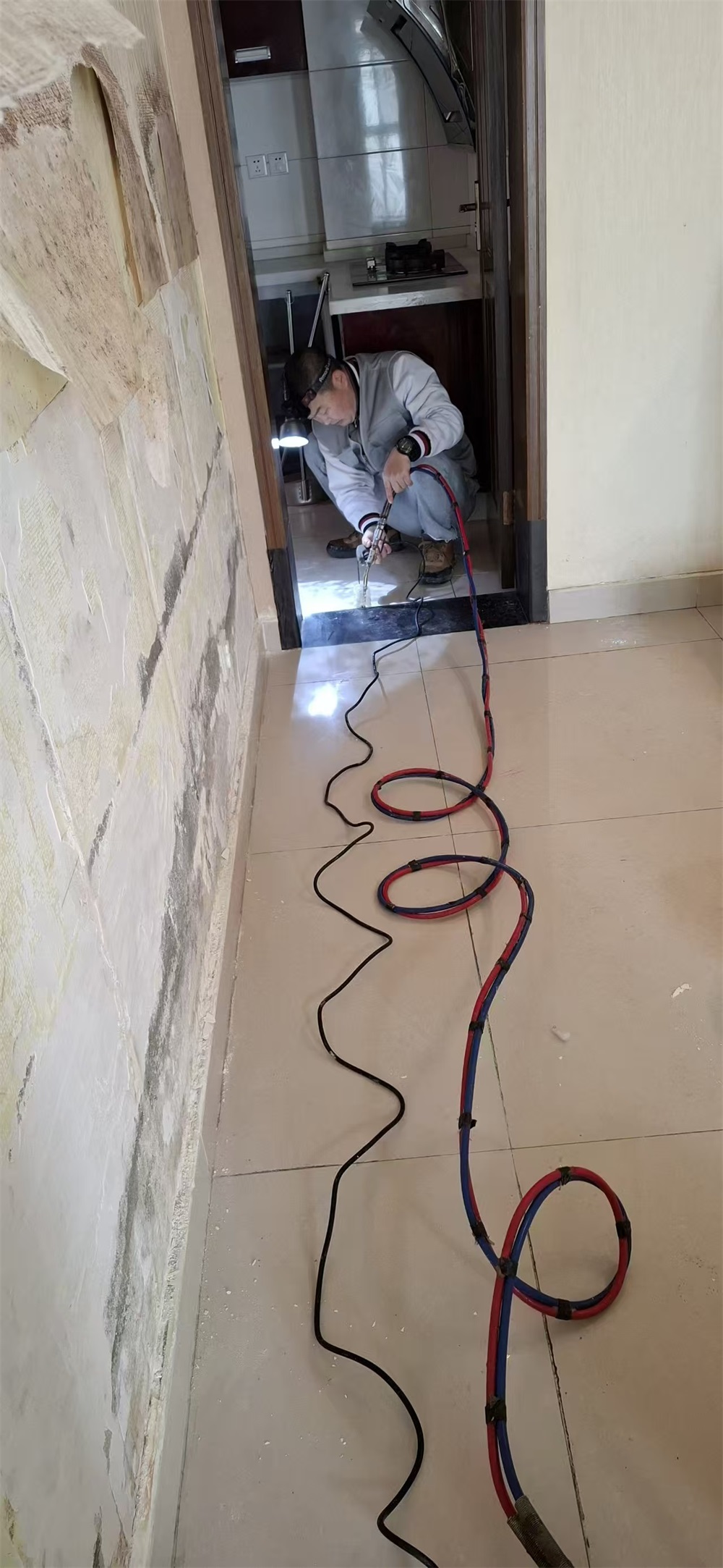 卫生间门口渗水微创维修