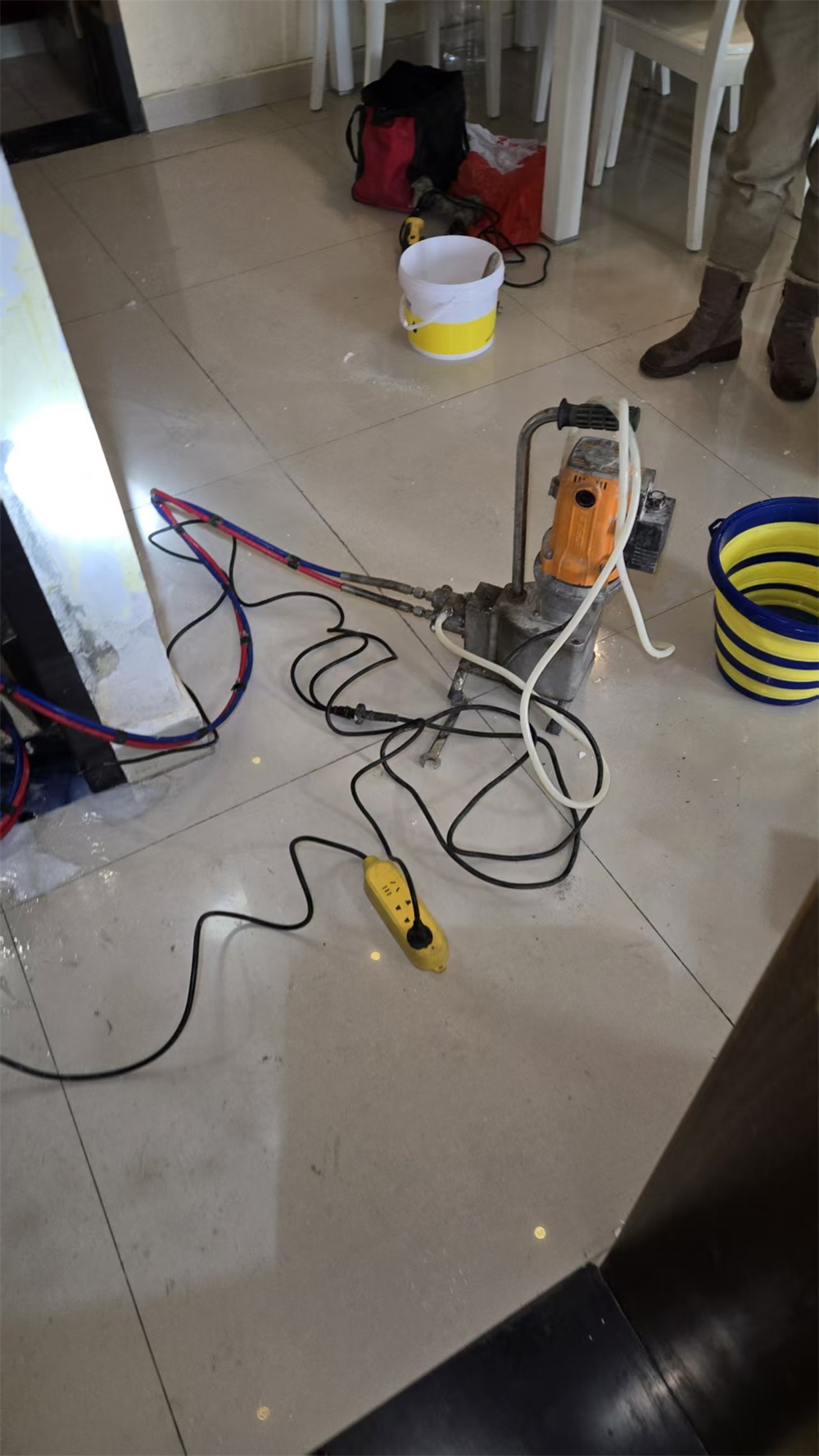 卫生间门口渗水微创维修