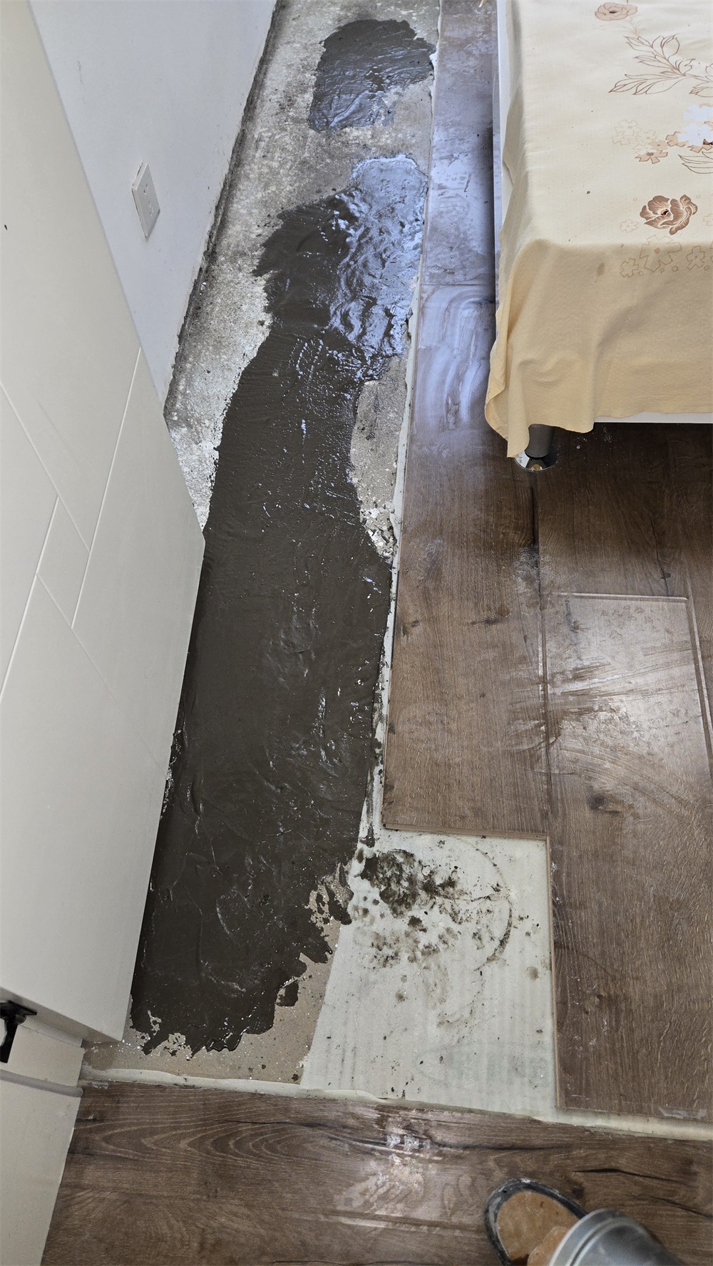 卫生间门口渗水微创维修