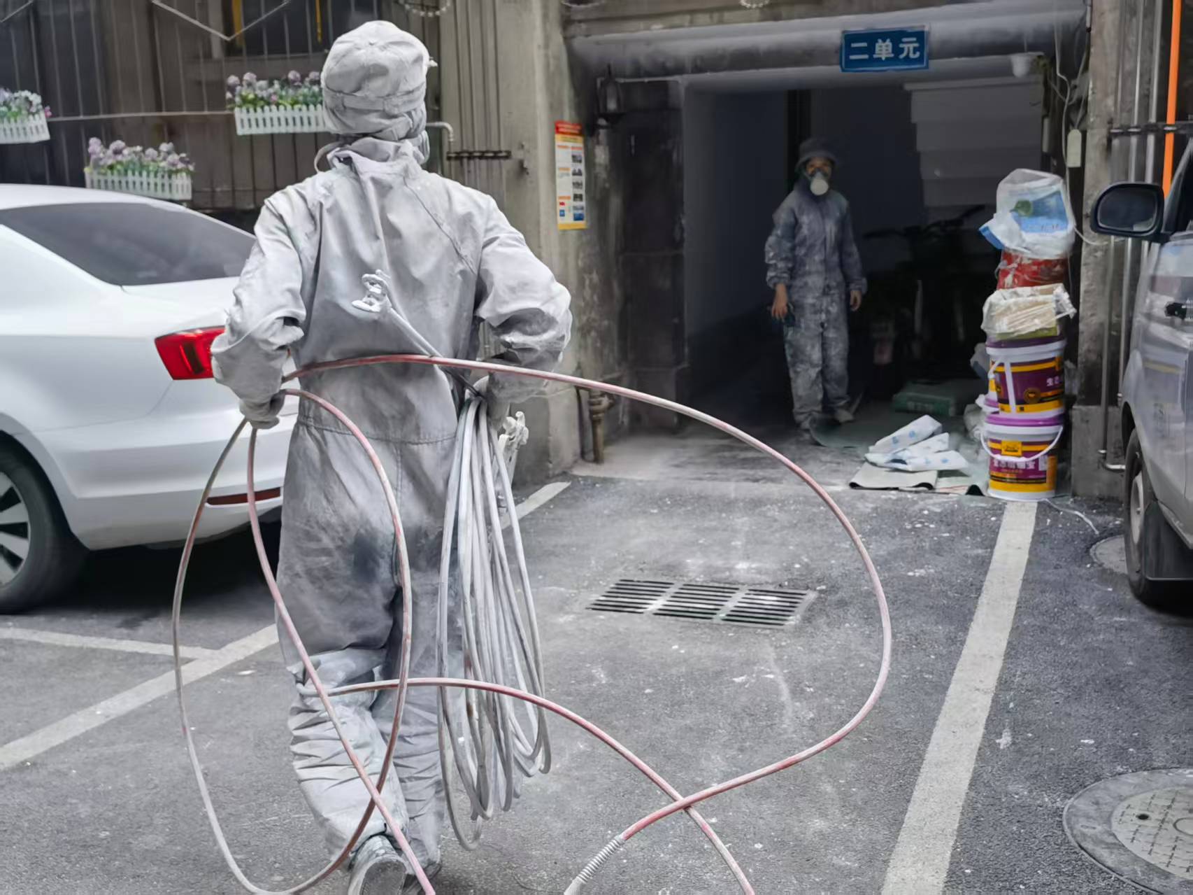 大运会外墙翻新施工现场