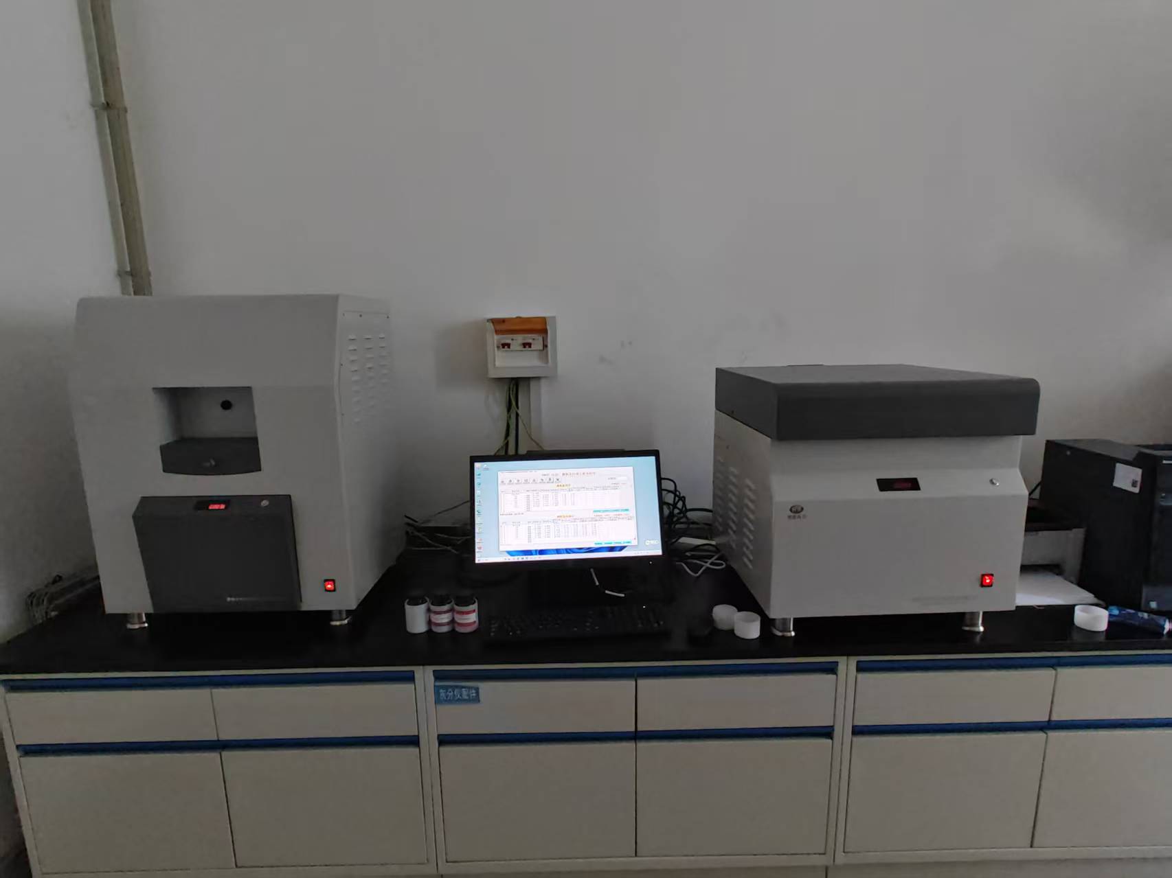 独山子热力公司微机工业分析仪实图