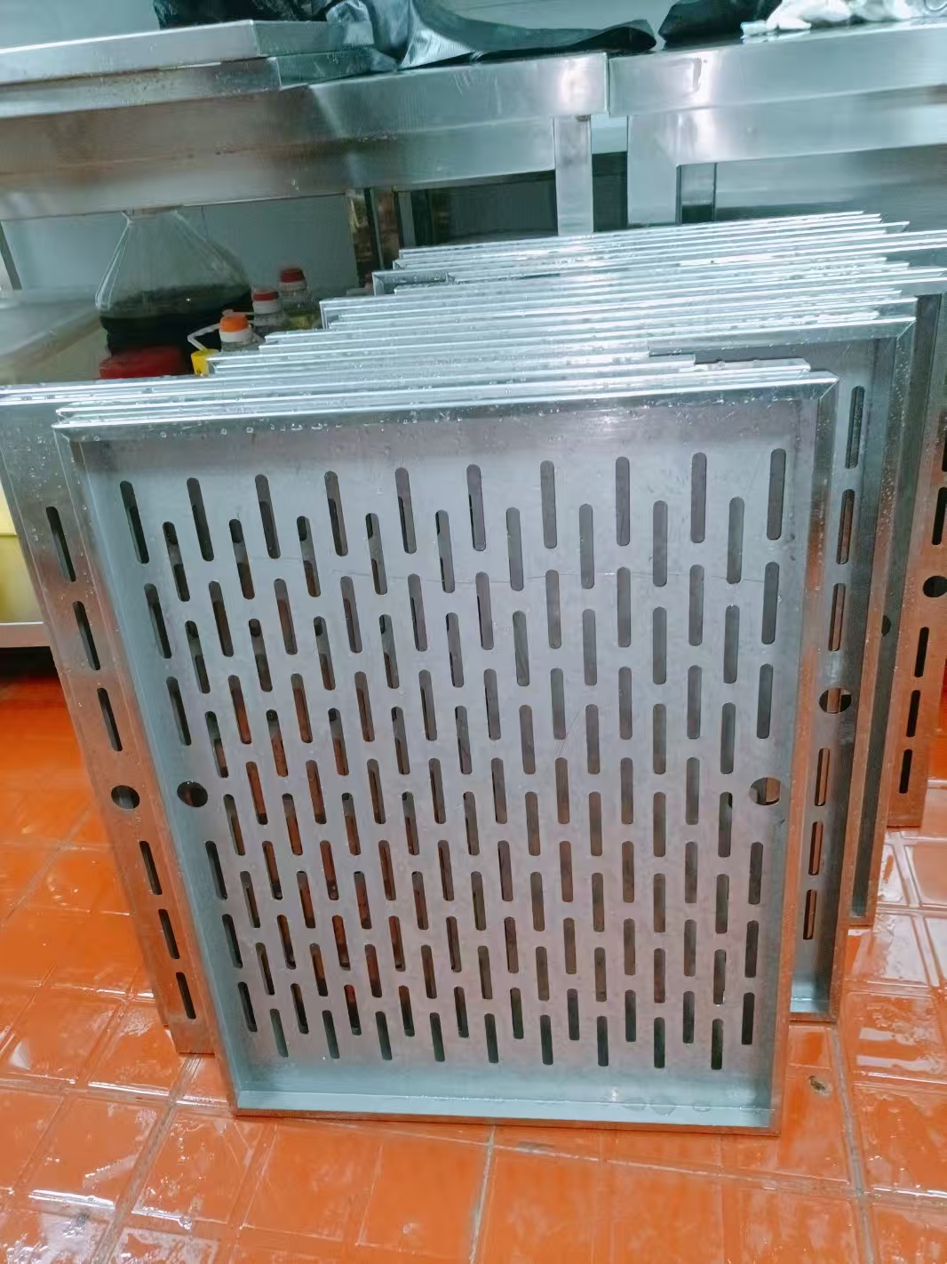 1775013174228044.jpg 油烟管道清洗