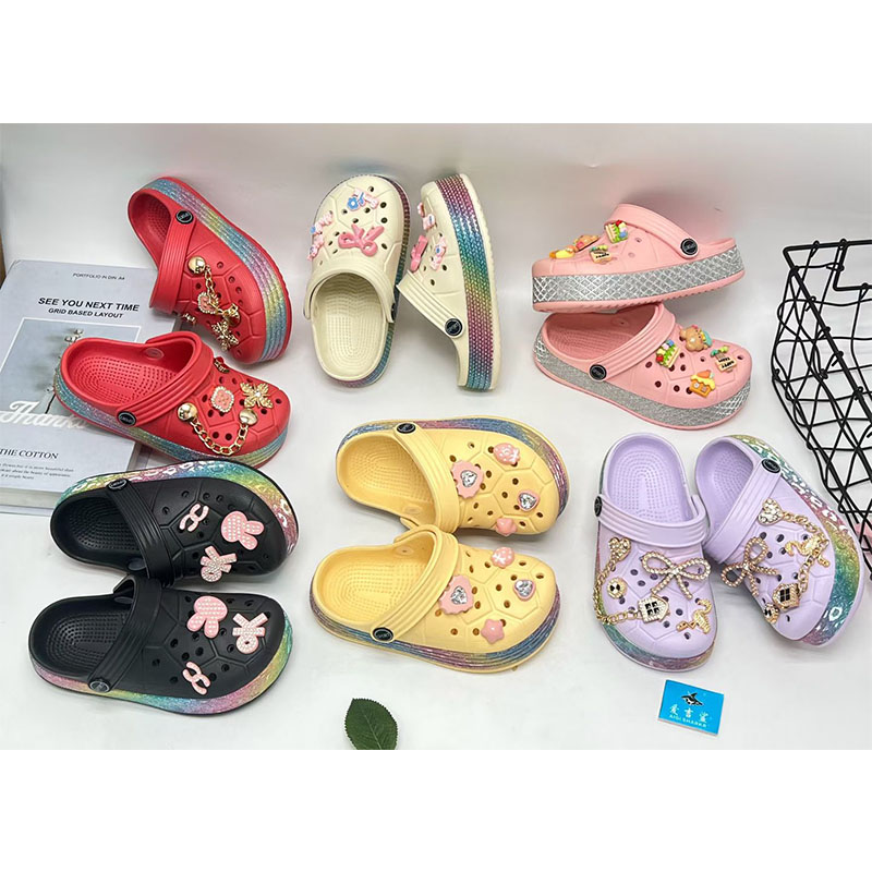 1775438440347570.jpg 雅购特拖鞋