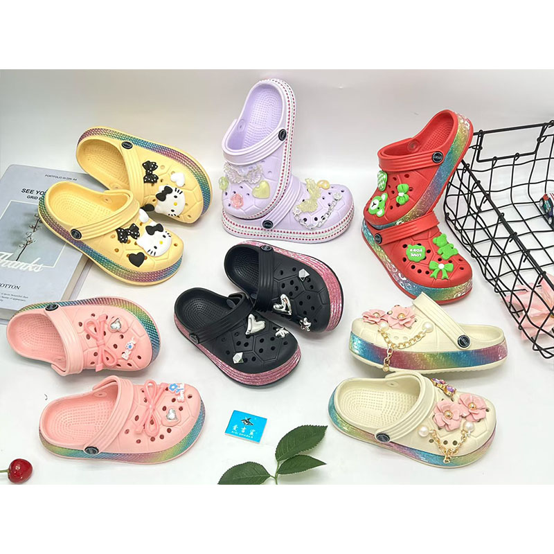 1775438448456719.jpg 雅购特拖鞋