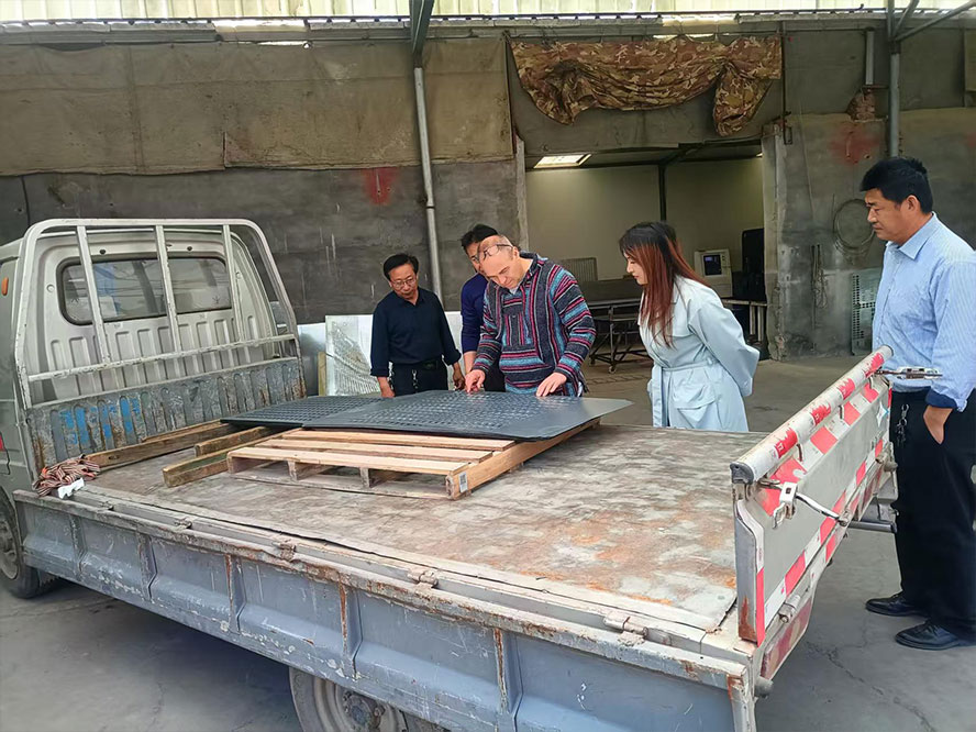 美国客户来我公司参观考察