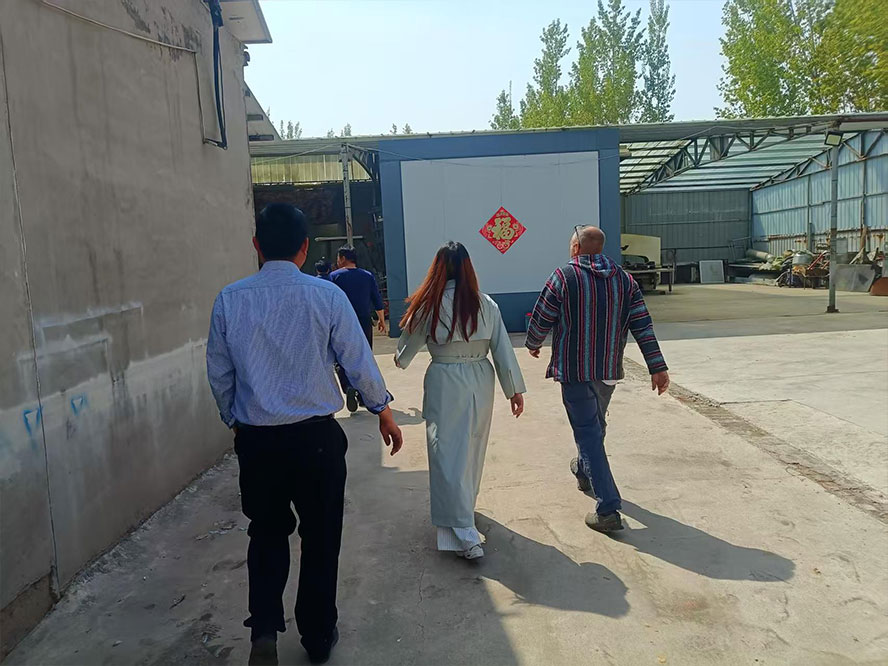 美国客户来我公司参观考察