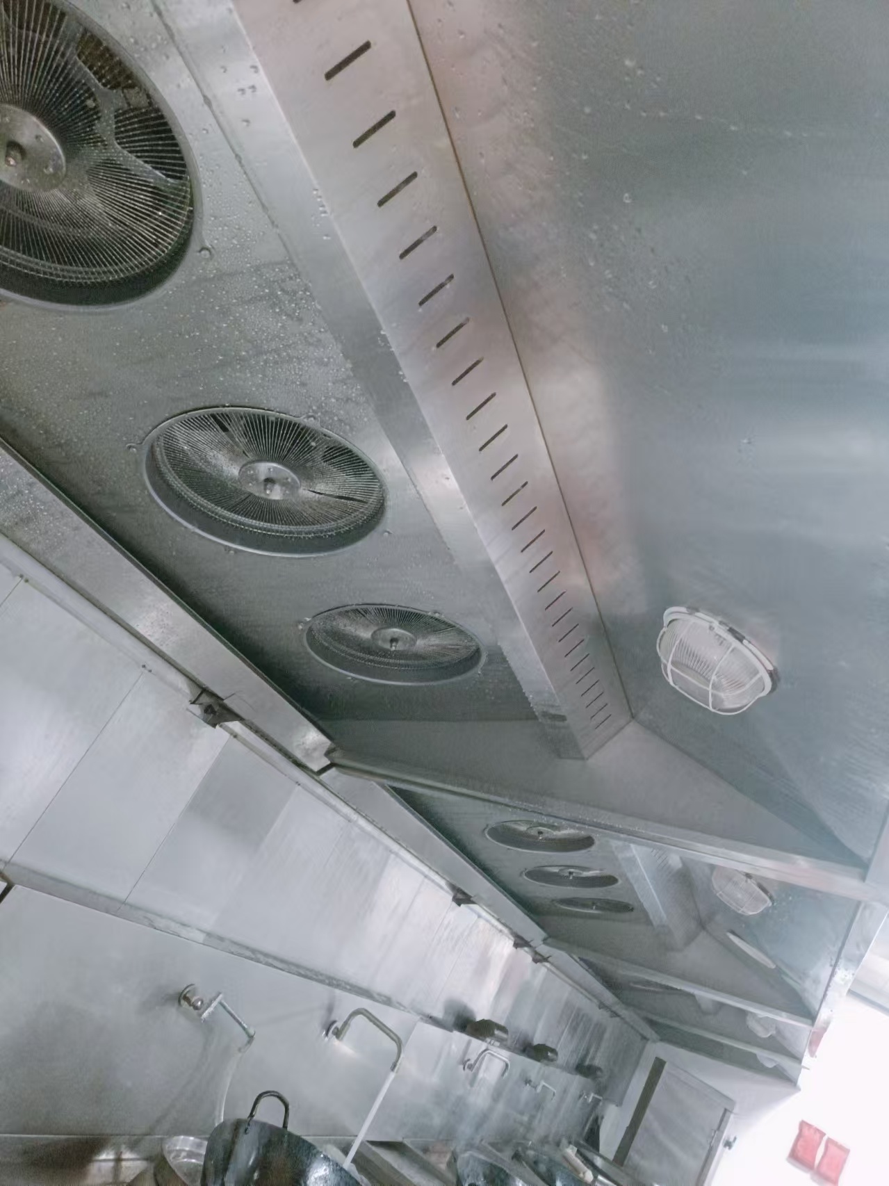 1776218094588609.jpg 排油烟系统清洗