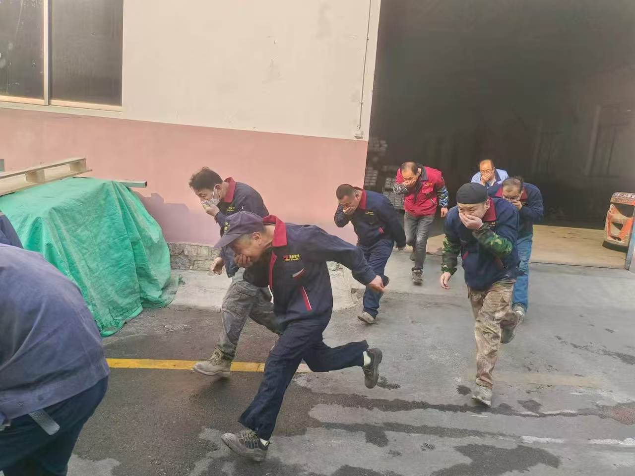 鲁威塑业消防演练顺利完成