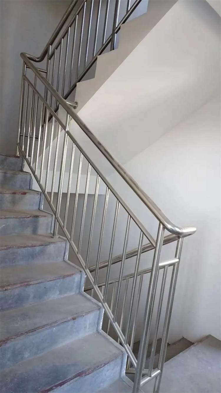 不锈钢楼梯和扶手