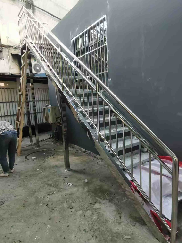 不锈钢楼梯和扶手