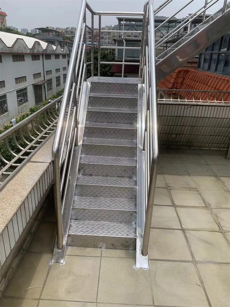 不锈钢楼梯和扶手