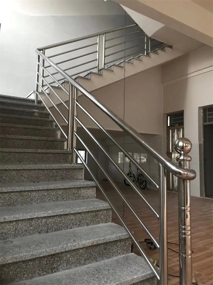 不锈钢楼梯和扶手