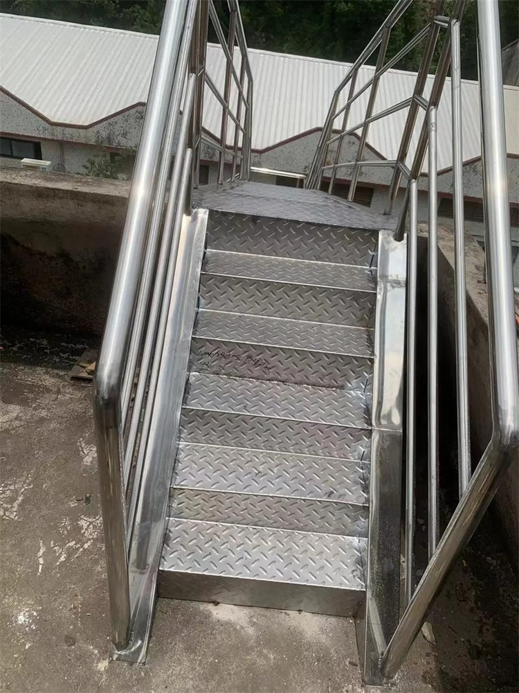 不锈钢楼梯和扶手