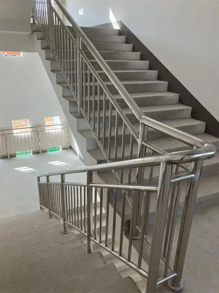 不锈钢楼梯和扶手