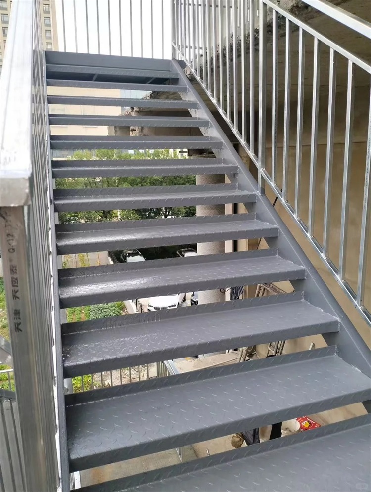 钢楼梯