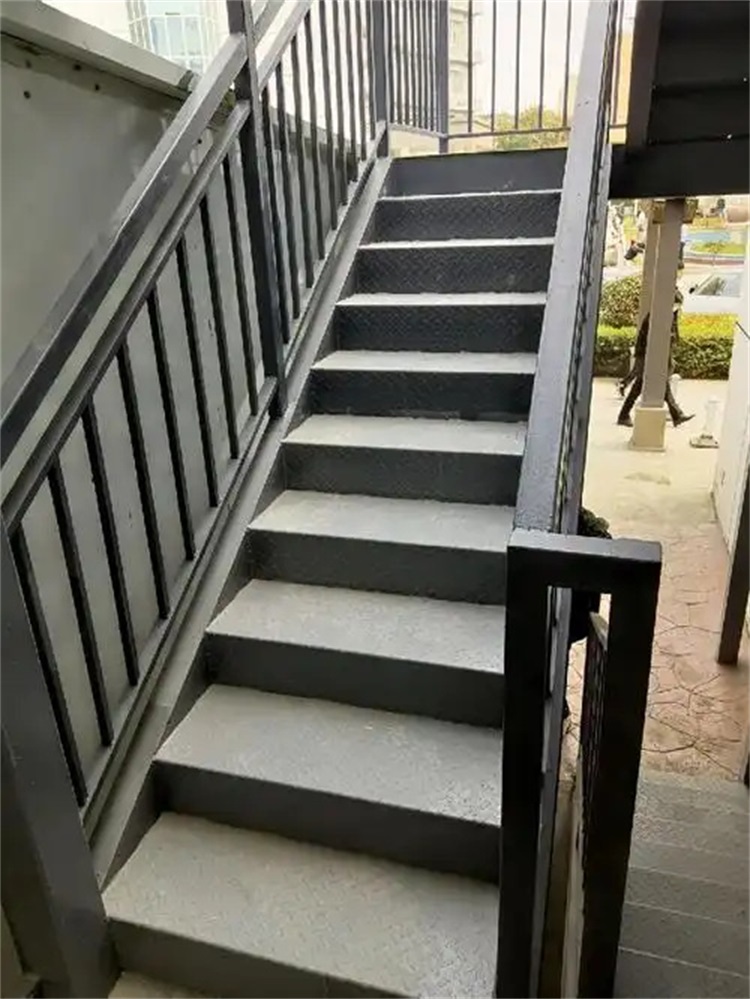 钢楼梯