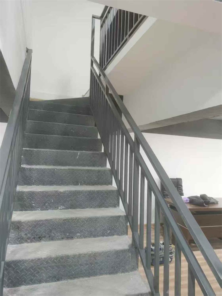 钢楼梯