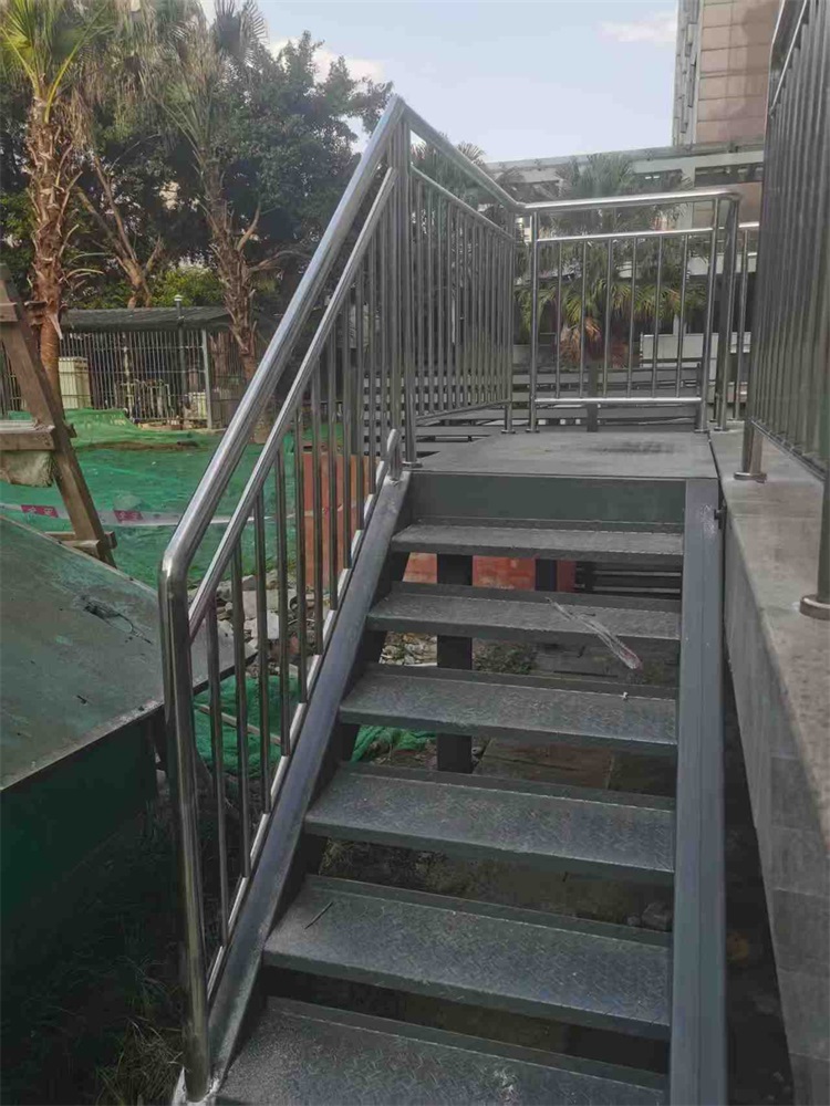 钢楼梯和不锈钢扶手