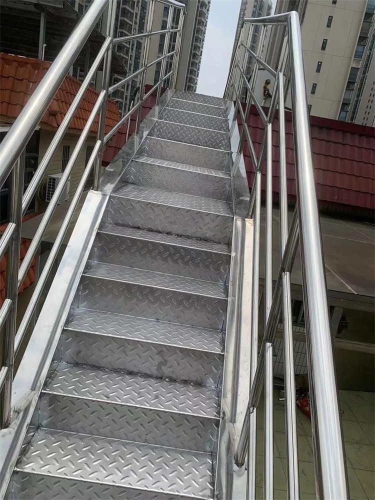 钢楼梯和不锈钢扶手
