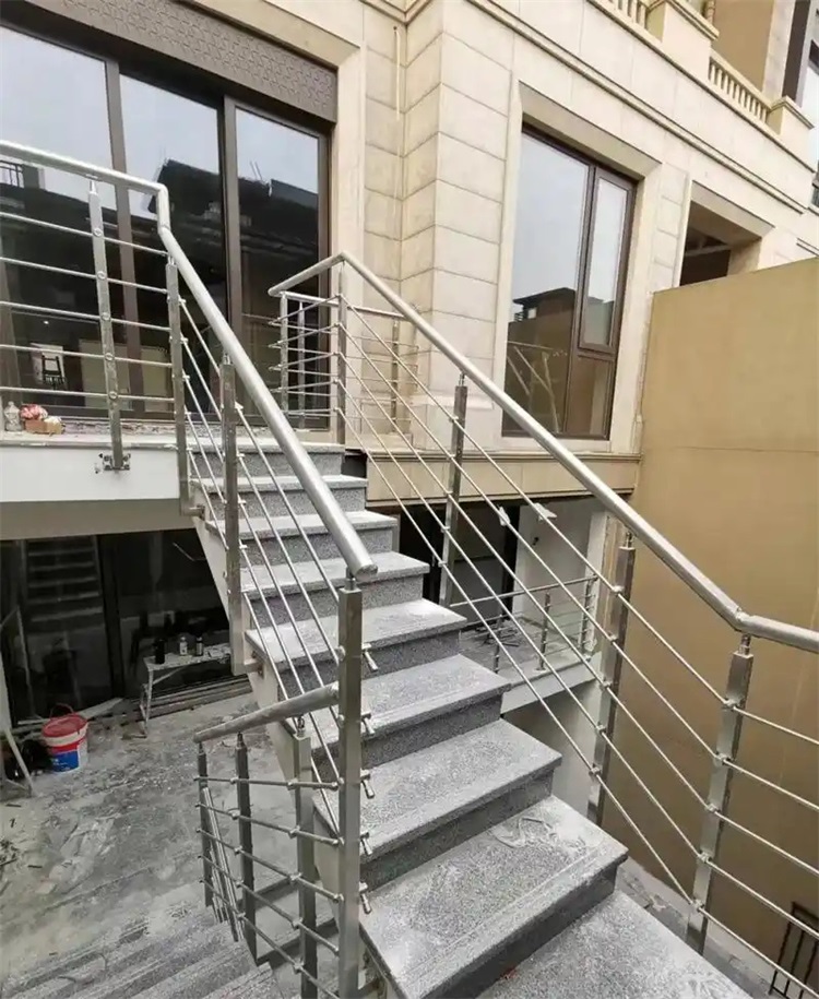 钢楼梯和不锈钢扶手