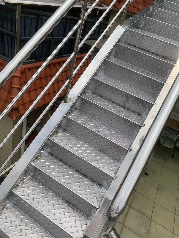 钢楼梯和不锈钢扶手