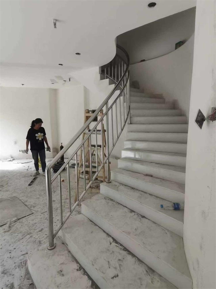 弧形不锈钢楼梯扶手