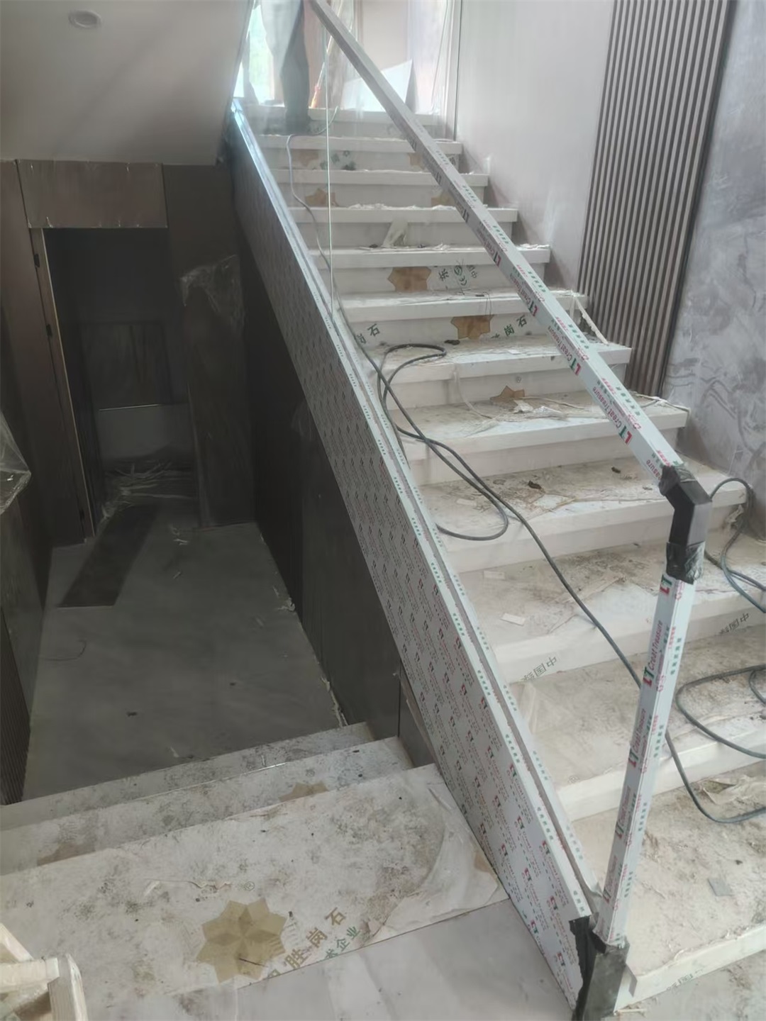 铝合金玻璃栏杆