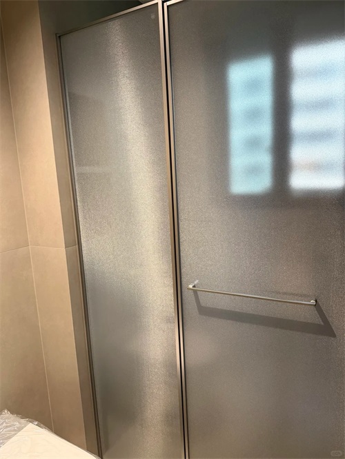 卫生门夹丝玻璃隔断
