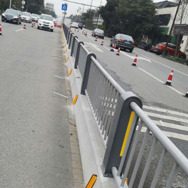四代车道隔离护栏