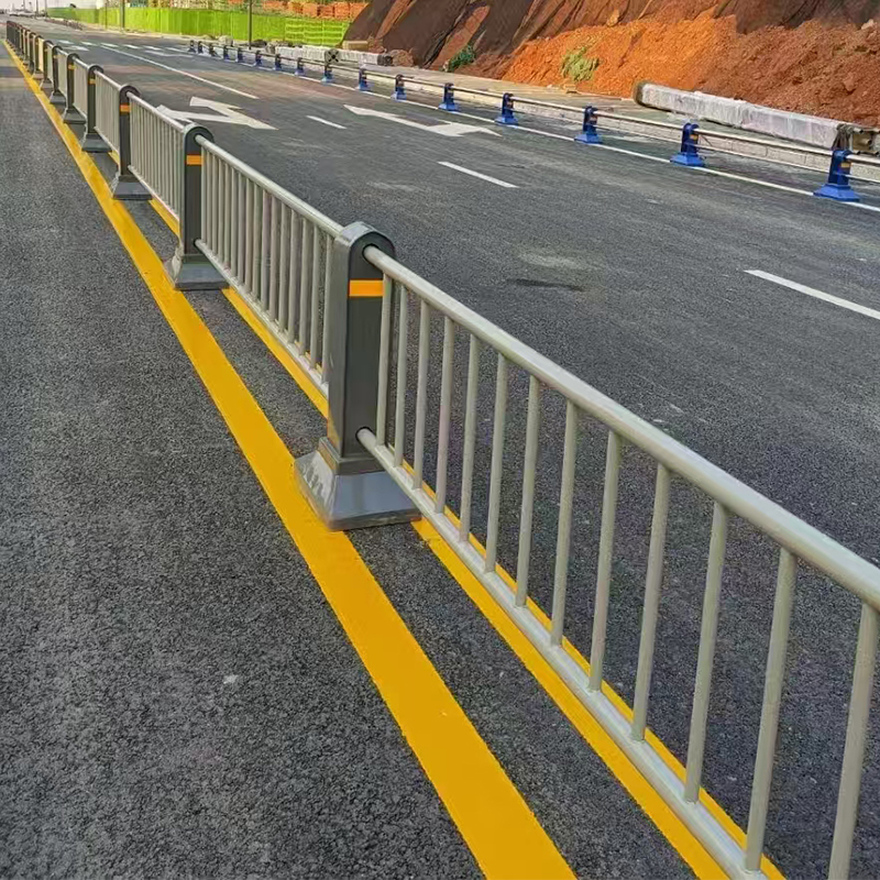 四代车道隔离护栏