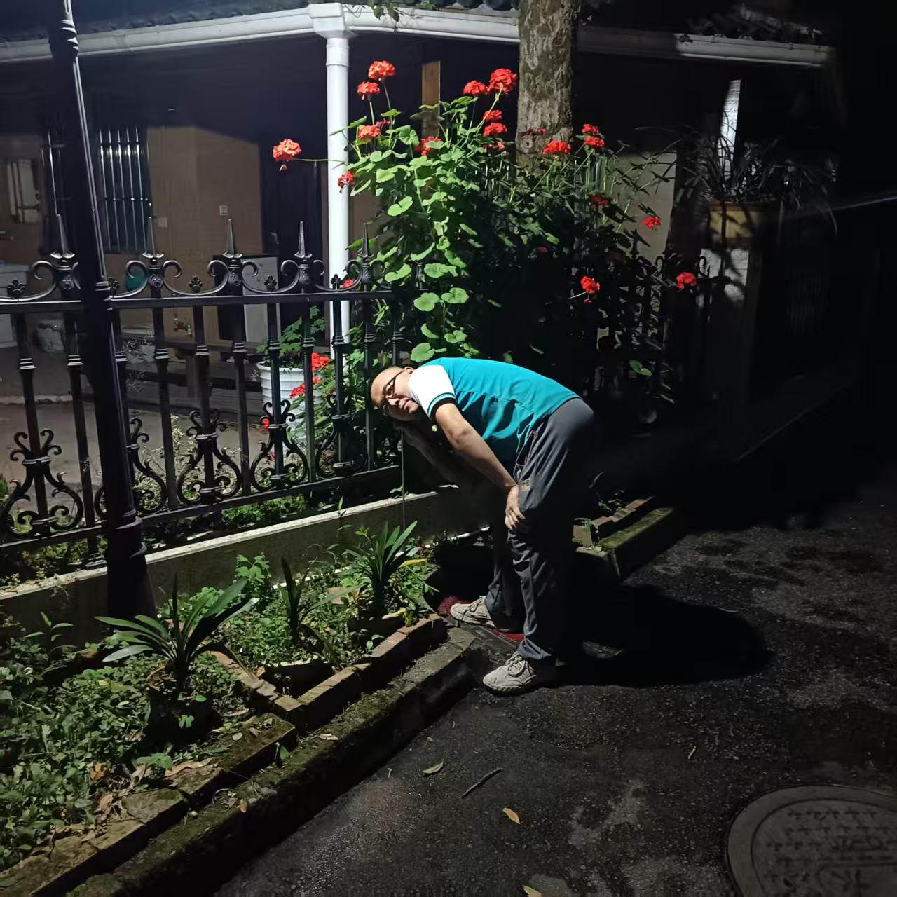 都江堰青城山一小区主管漏水，定位，维修施工现场