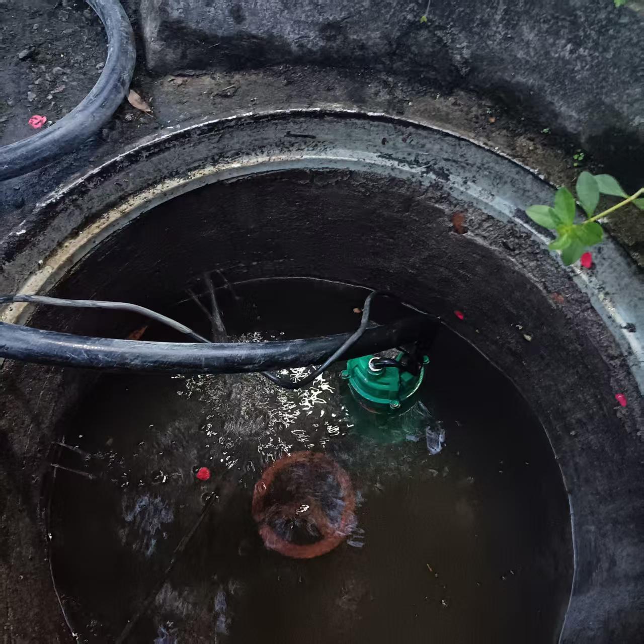 都江堰青城山一小区主管漏水，定位，维修施工现场