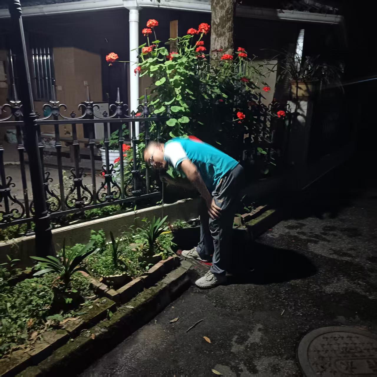 都江堰青城山一小区主管漏水，定位，维修施工现场