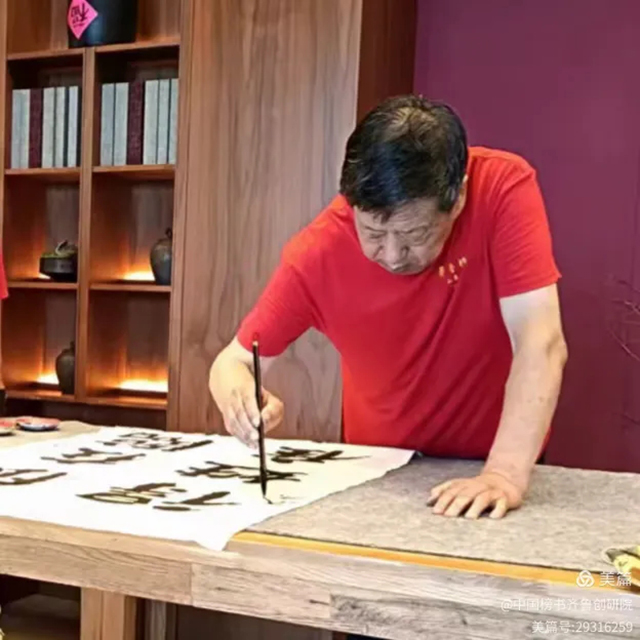 1781092517809332.jpg 齐鲁榜书万里行第233站 走进青岛桃李春风
