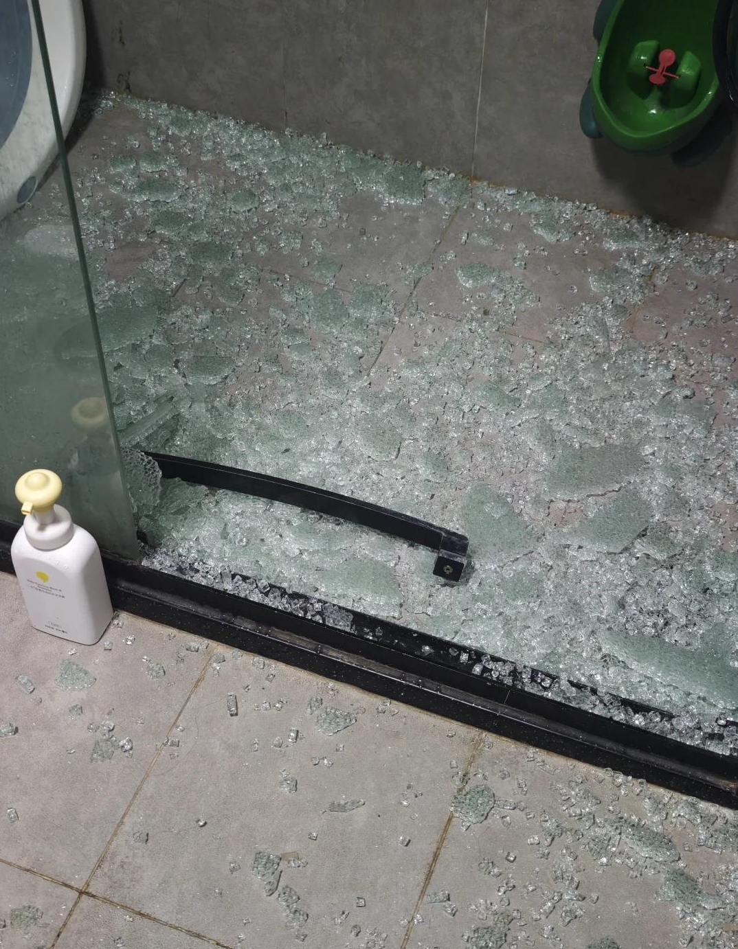 玻璃、框架类故障维修