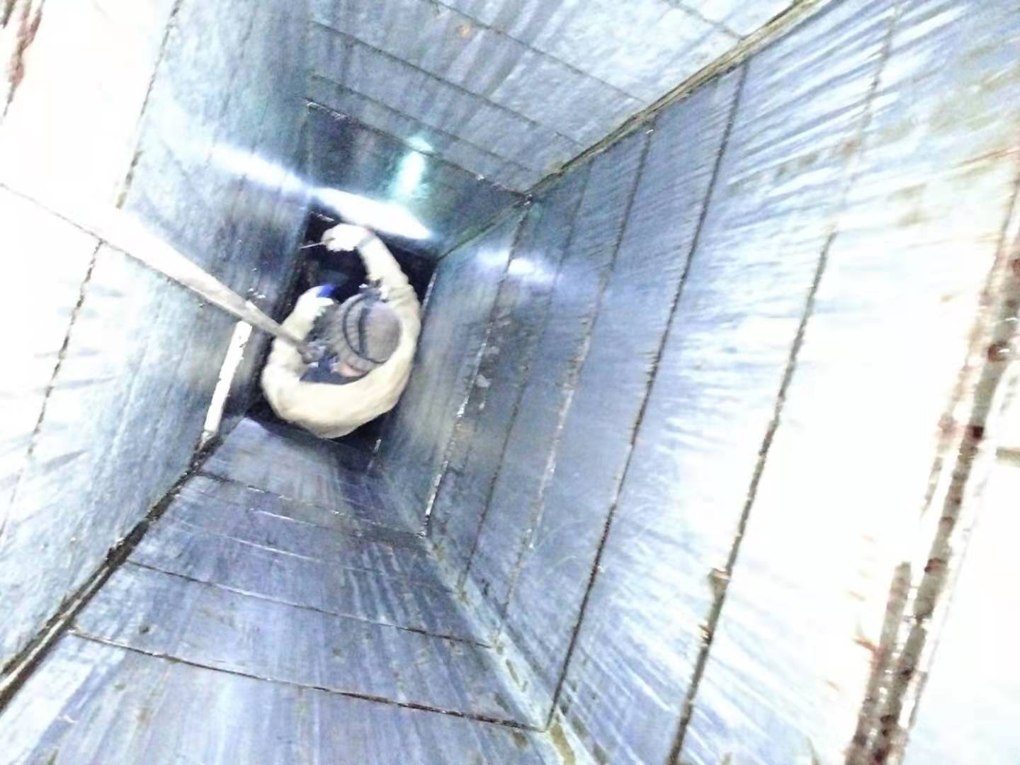 1783584664342415.jpg 油烟管道清洗
