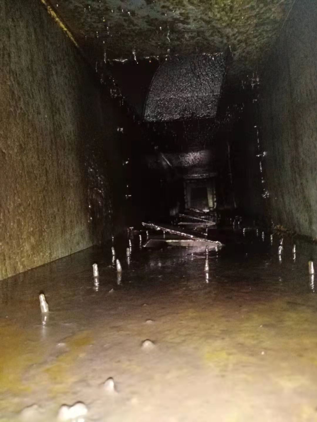 1783909681230031.jpg 油烟管道清洗