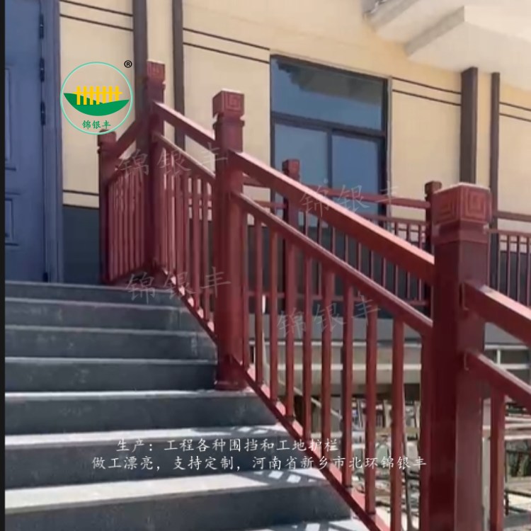 匝道口木纹护栏.jpg 仿木纹护栏