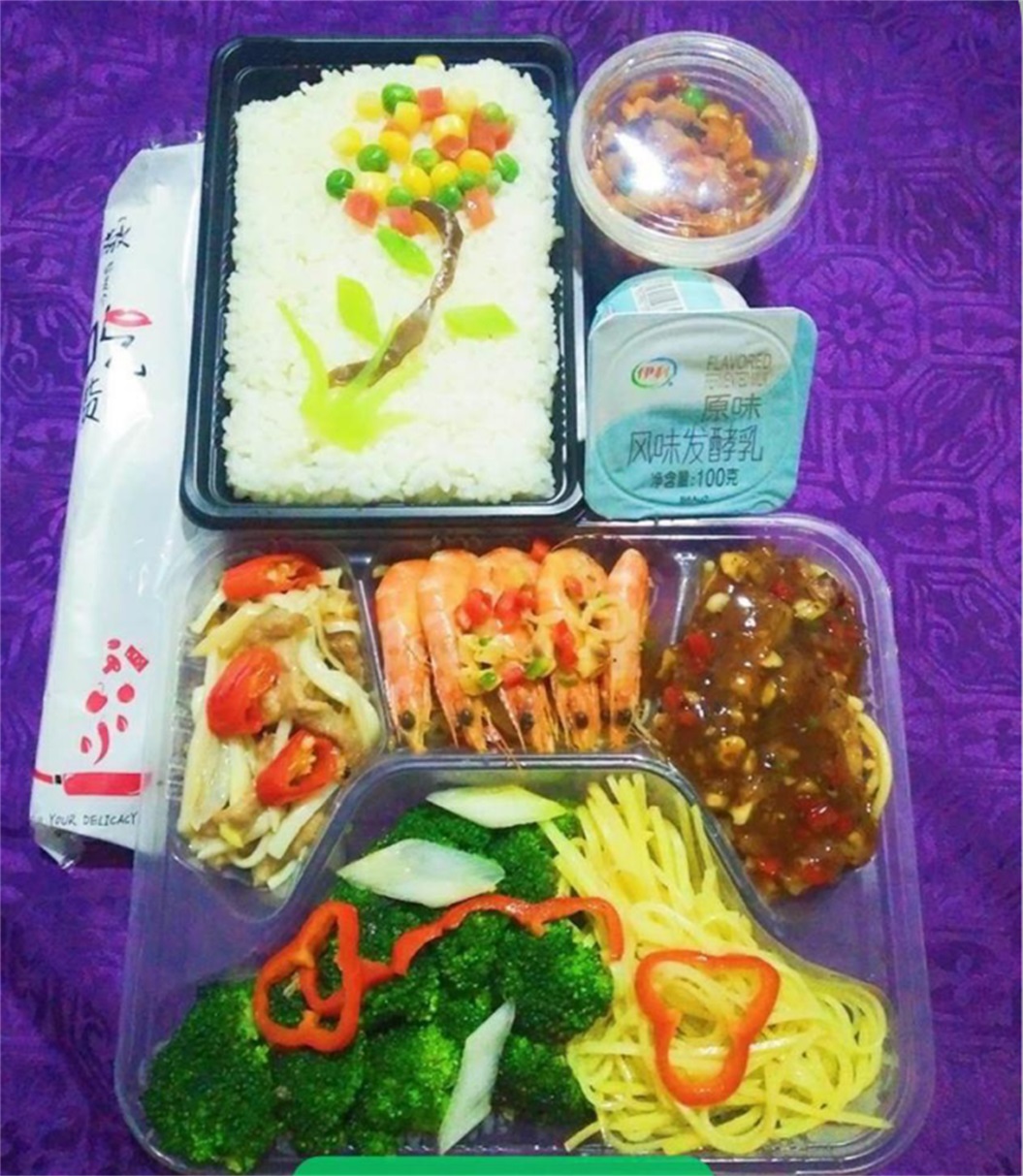 快餐盒饭