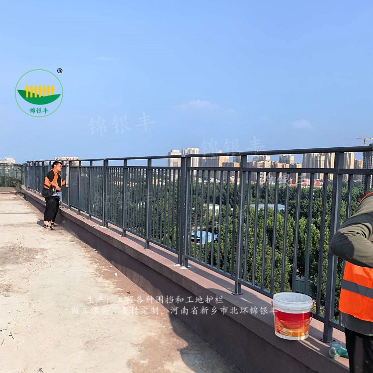 阳台护栏 锌钢护栏.jpg 河南栏杆