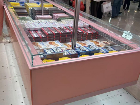 1792130106442916.jpg 冰淇淋展示柜有哪些优点?