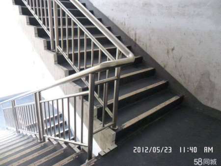 楼梯扶手