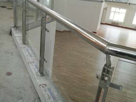 不锈钢玻璃护栏