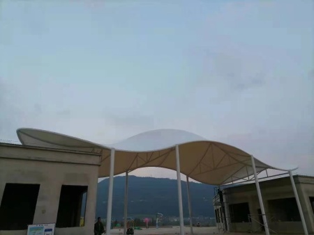 重庆渝北厂区过道雨棚完工