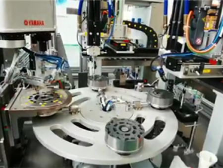 德烁点胶注胶系统在永磁同步电机磁钢固定工艺上的配套使用