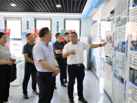 咸阳市经开区管委会党工委书记刘辉一行调研