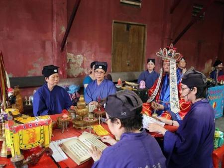 如何为逝者安排一个合适的葬礼？